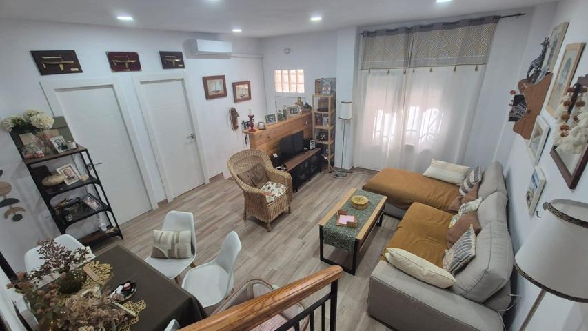 En Exclusiva, esta atractiva Vivienda Reformada a Pasos de la Playa de Poniente de Águilas photo 0