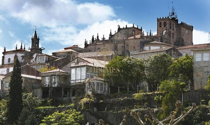 Casa en venta casco historico de Tui con vistas al Rio Miño. photo 0