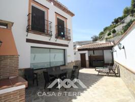 Villa En venta en Salares photo 0