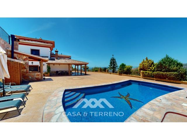 Villa En venta en Sayalonga photo 0