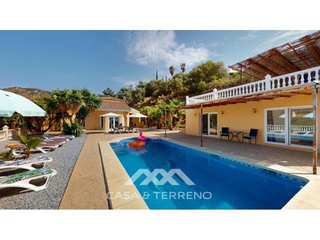 Villa En venta en Algarrobo photo 0