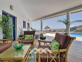 Villa En venta en Sayalonga photo 0
