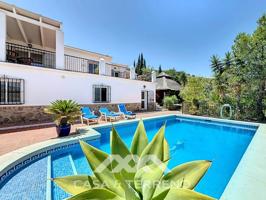 Villa En venta en Viñuela photo 0