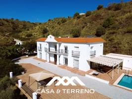 Local En venta en Macharaviaya photo 0