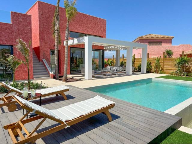 Estupenda villa de diseño contemporáneo con vistas directas al campo de golf en la Costa de Almería photo 0