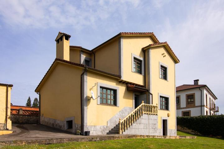 Casa En venta en Latores, Oviedo photo 0