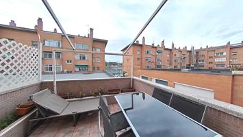 Piso en Tres Torres con balcon, ascensor y terraza photo 0