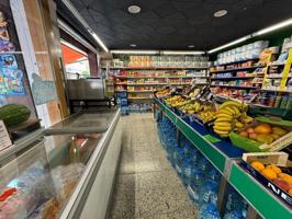 Se traspasa pequeño supermercado en Castelldefels photo 0