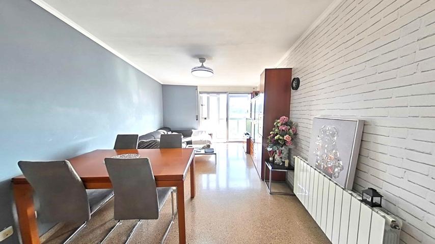 Pis en venda a la zona de Tres Torres, en finca amb ascensor i amb plaça d’aparcament inclosa photo 0