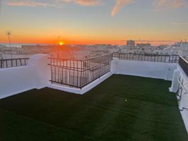 Alquiler de temporada corta de Fantástico Ático en Casco Antiguo de Cádiz con vistas 180º photo 0