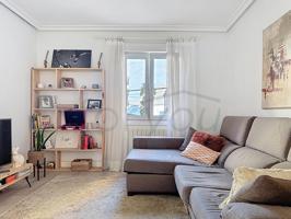 Luz todo el día, buen rollo y cero sorpresas en Intxaurrondo photo 0