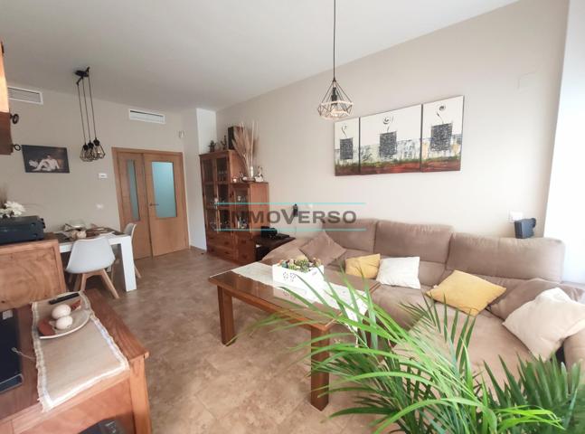 ¡EXCELENTE VIVIENDA, CERCA DE LOS SERVICIOS, CON ESPACIO EXTERIOR, GARAJE, TRASTERO Y A 230 METROS DE LA PLAYA! photo 0