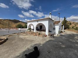 CORTIJO ANDALUZ EN LA VIÑUELA photo 0