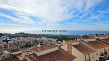 ¡ÁTICO DE 3 DORMITORIOS, 2 BAÑOS, TERRAZA, 2 PLAZAS DE GARAJE, PISCINAS, Y VISTAS AL MAR! photo 0