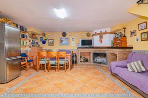 ¡Oportunidad en La Zubia! Casa adosada con sótano habilitado y terraza photo 0