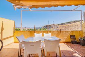 ÁTICO DE 2 DORMITORIOS CON TERRAZA DE 15 M2 Y PLAZA DE GARAJE photo 0