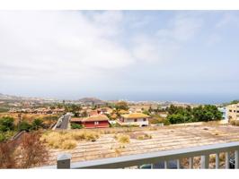 Exclusiva vivienda con amplia terraza, azotea privativa y vistas al mar y al Teide photo 0