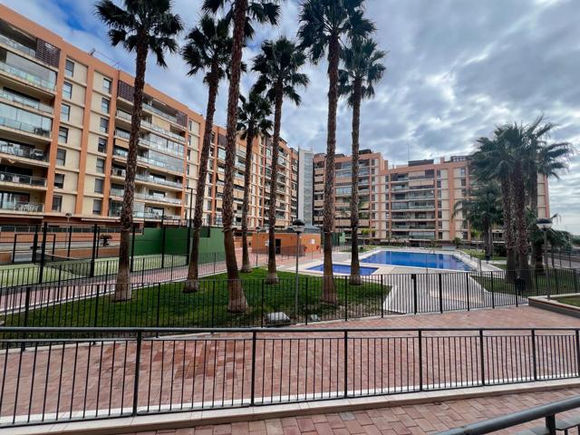 GRAN PISO DE 6 DORMITOTIOS CON PISCINA photo 0