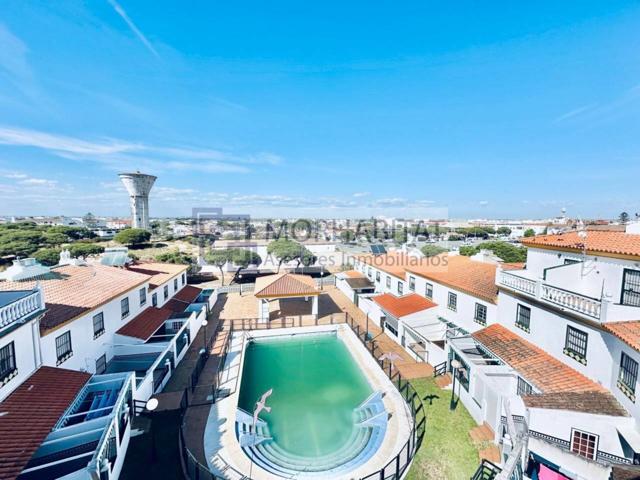 Os presentamos este chalet adosado en alquiler en Punta Umbría, Huelva. photo 0
