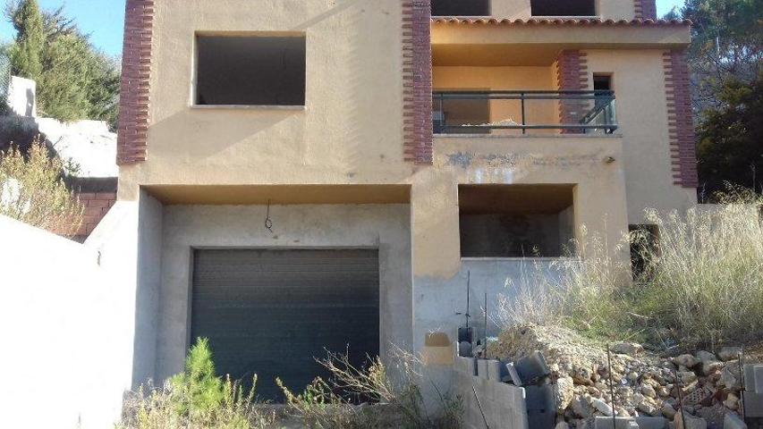 OBRA PARADA (CASA)EN LA BISBAL DEL PENEDES photo 0