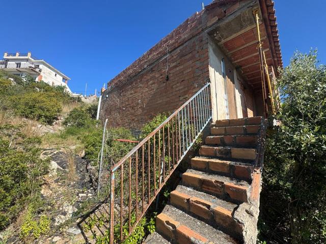 Casa para reformar en venta en La Bisbal del Penedès photo 0