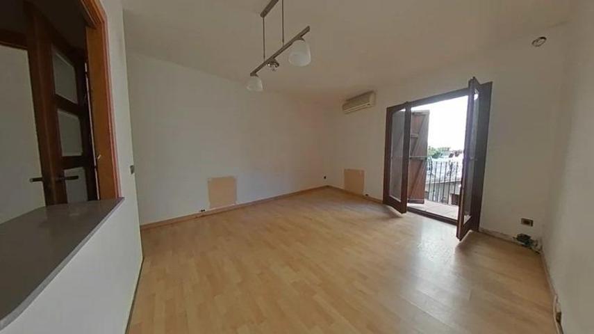 Amplia casa en venta en Castellsera, Lleida photo 0