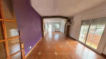 🏠 Espaciosa casa en venta en La Bisbal del Penedès, Tarragona photo 0