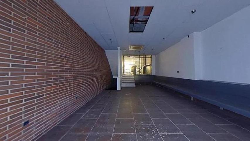 Local comercial en venta en el centro de Cubelles (Barcelona) photo 0