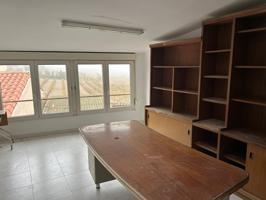 Casa reformada amb pati i magatzem a Verdú photo 0