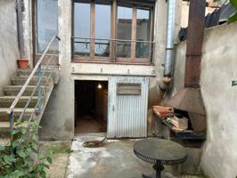 Casa reformada amb pati i magatzem a Verdú photo 0