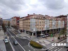 Alquiler de oficinas con amplios ventanales y en esquina a calle Fuenterrabía. photo 0