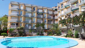 Amplio Apartamento en Salou - Zona Barenys con Parking y Piscina photo 0