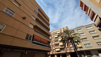 Amplio piso de 4 habitaciones en el corazón de Reus photo 0