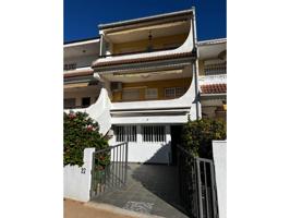Bungalow en Peñismar II con terraza, cochera y piscinas comunitarias, en venta. photo 0
