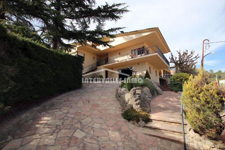 Villa En venta en Sant Feliu de Codines photo 0