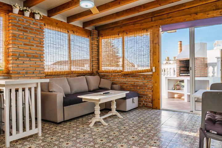 Magnífica casa con 3 apartamentos con licencia de alquiler turístico en La Caleta a 80 m de la playa. Salobreña photo 0