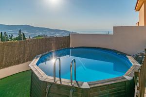 Exclusivo chalet con impresionantes vistas al mar y la montaña. photo 0