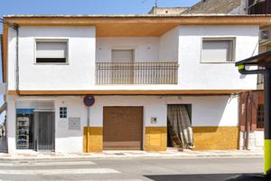 Gran oportunidad en Maracena, casa de grandes dimensiones en la zona metropolitana photo 0
