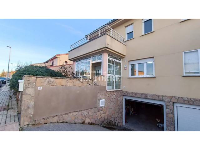 VENTA CHALET PAREADO EN CABRERIZOS photo 0