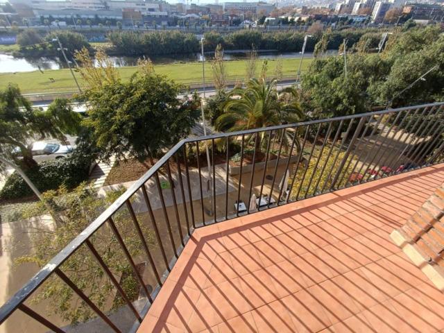 Venta de piso en Santa Coloma de Gramenet photo 0