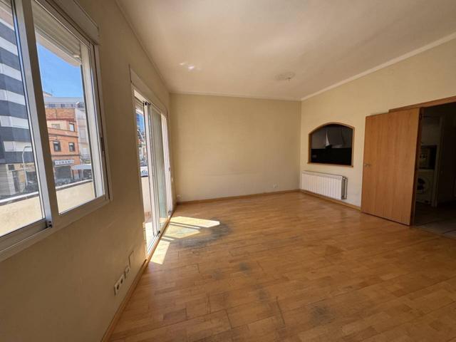 Piso en venta en Centre-Port Marítim photo 0