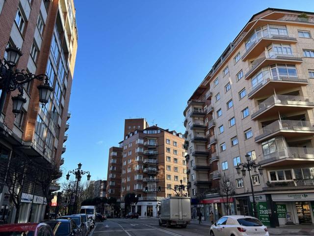 Gran piso en venta en la Avda. Galicia de Oviedo photo 0