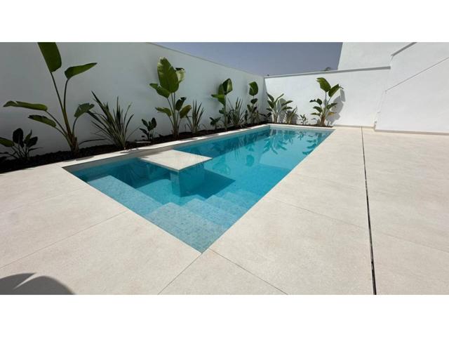EXCELENTE VILLA CON PISCINA photo 0