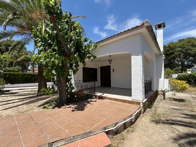 Chalet en planta en el plantío de 592 m2 de parcela photo 0