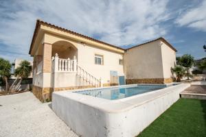 Unifamiliar En venta en Calle Perez Galdos, Montroy photo 0