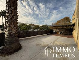 Espectacular casa esquinera de estilo moderno en segunda línea de mar – ¡Una oportunidad única! photo 0