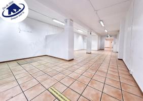 LOCAL COMERCIAL MUY CÉNTRICO, SITUADO ENTRE EL AYUNTAMIENTO Y EL MERCADO photo 0