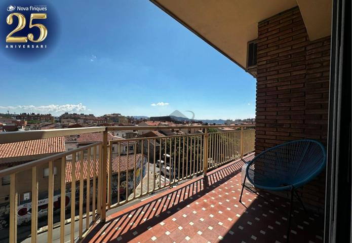 AMPLIO PISO CON GRAN BALCÓN Y VISTAS DESPEJADAS photo 0