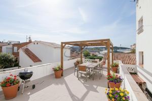 🏡 Casa a tres vientos con terraza y local a cuatro vientos con uso de vivienda y entrada independiente en Cerdanyola del Vallès – ideal para dos familias photo 0