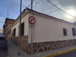 Casa en venta en Bargas, de 102 m2 con 2 dormitorios, baño, plaza de garaje y trastero photo 0
